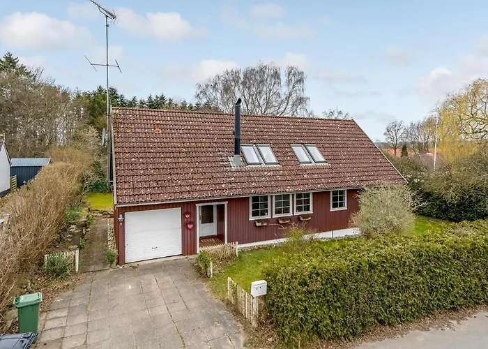 Holiday home Beautiful In With Kitchen